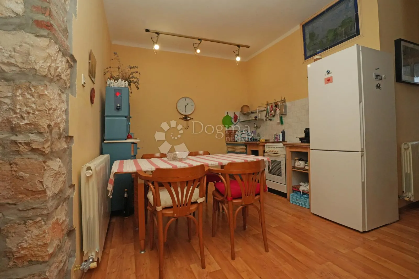 top cijena! 2.779€ m2 - divan stan u centru pule! - slika 13