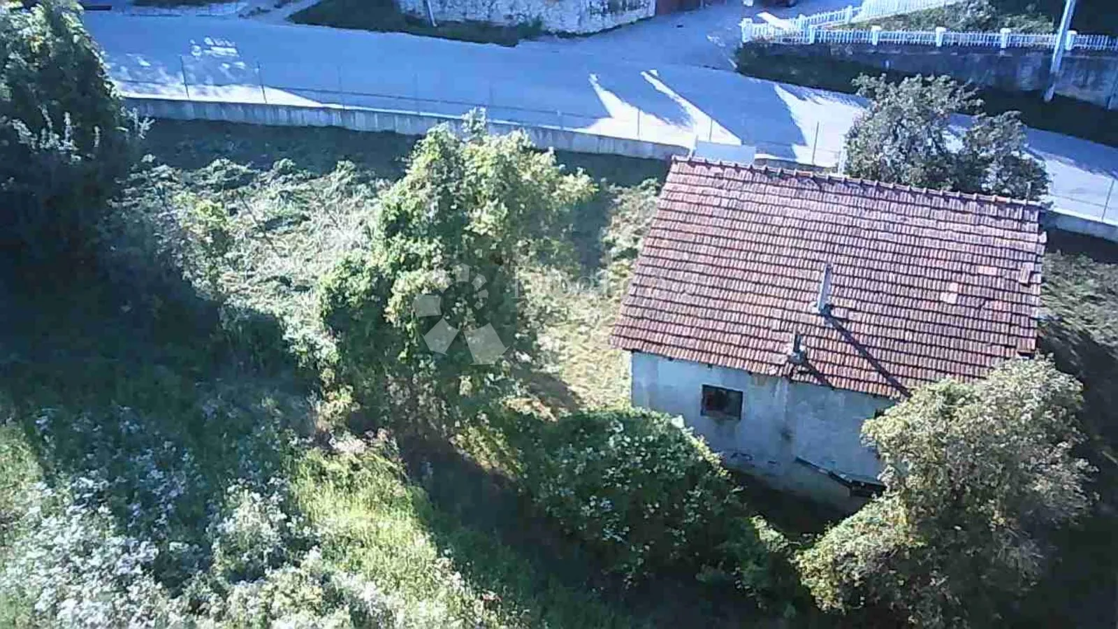 drvena hrastova kuća 120m² za renovaciju sa dvorištem - slika 9