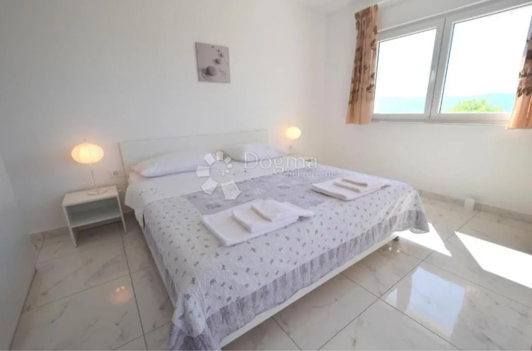vila s bazenom kuća - slika 8