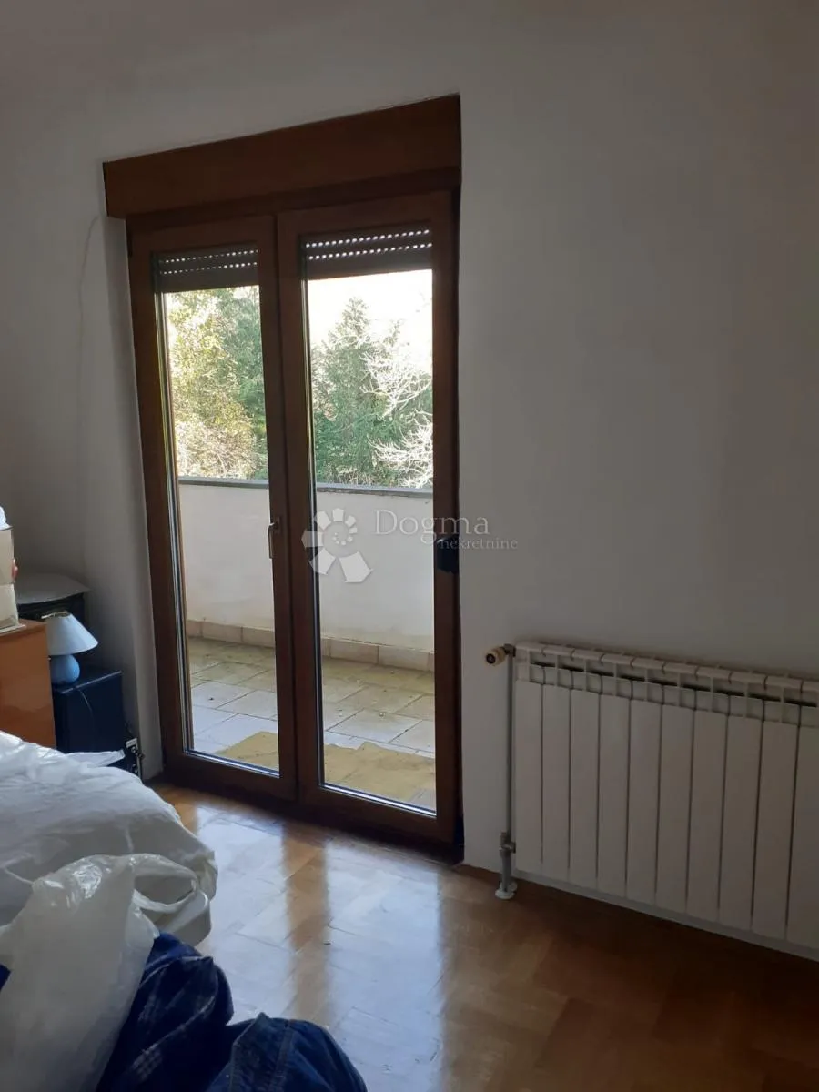 kuća u mirnom okruženju - slika 10