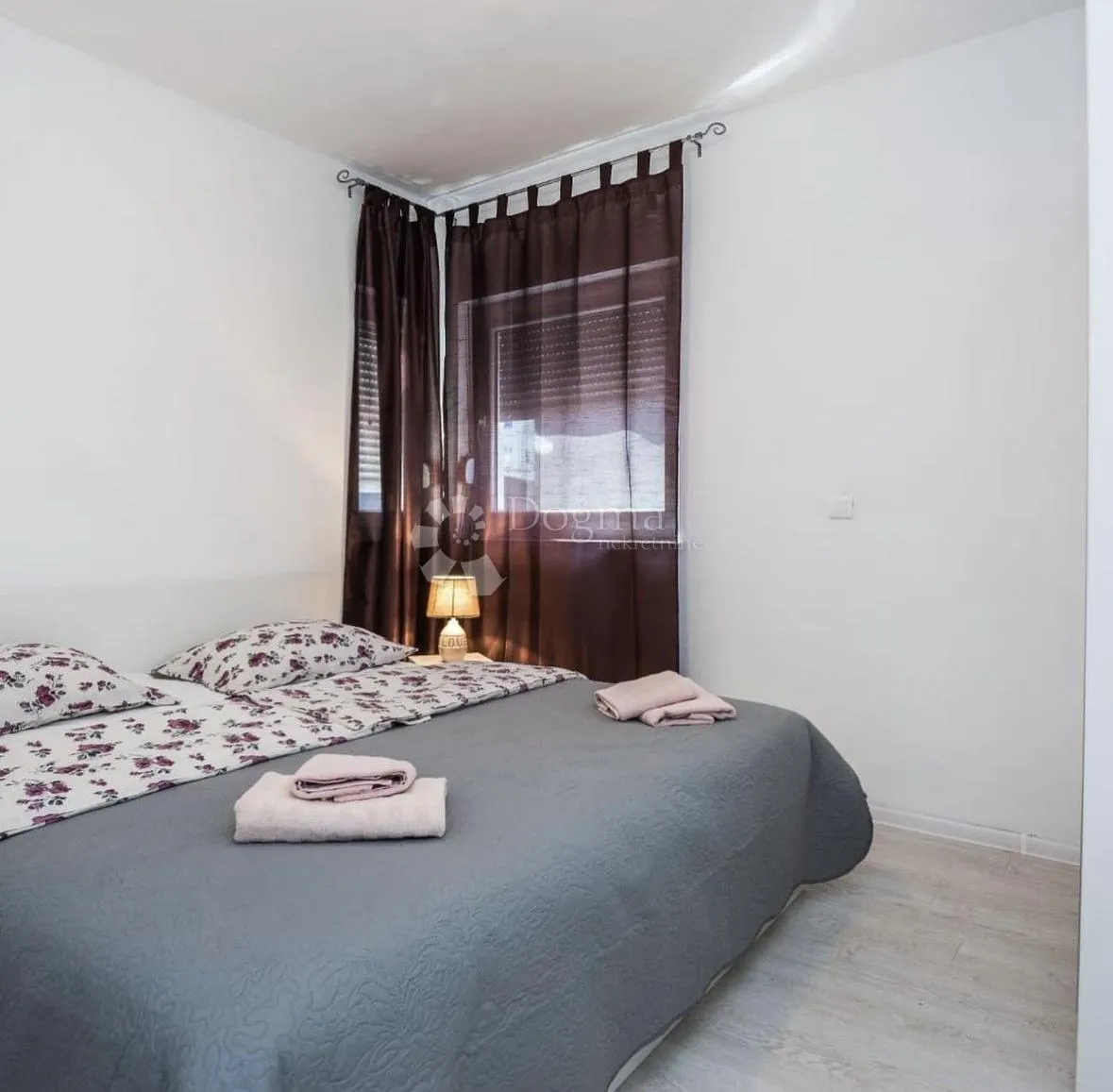 prodaje se kat kuće s dva moderno namještena apartmana centar vira - slika 14