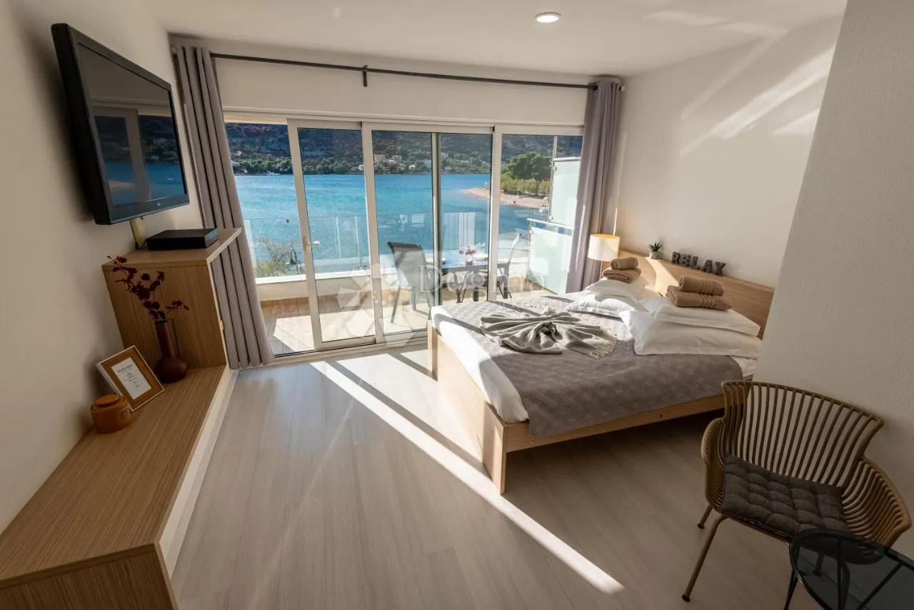 grebaštica - prekrasan mini hotel prvi red do mora - slika 15