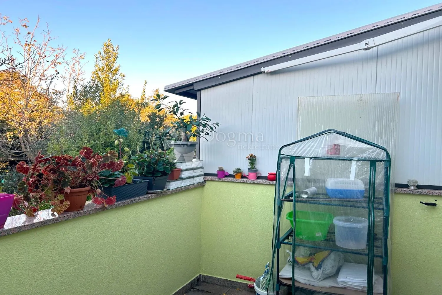 rovinj – kvalitetan stan s terasom i dvorištem - slika 7
