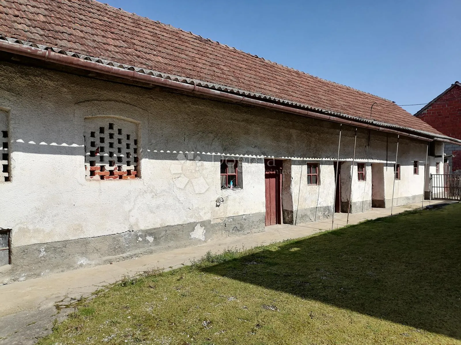 useljiva kuća sa gospodarskim zgradama u preknu - slika 16