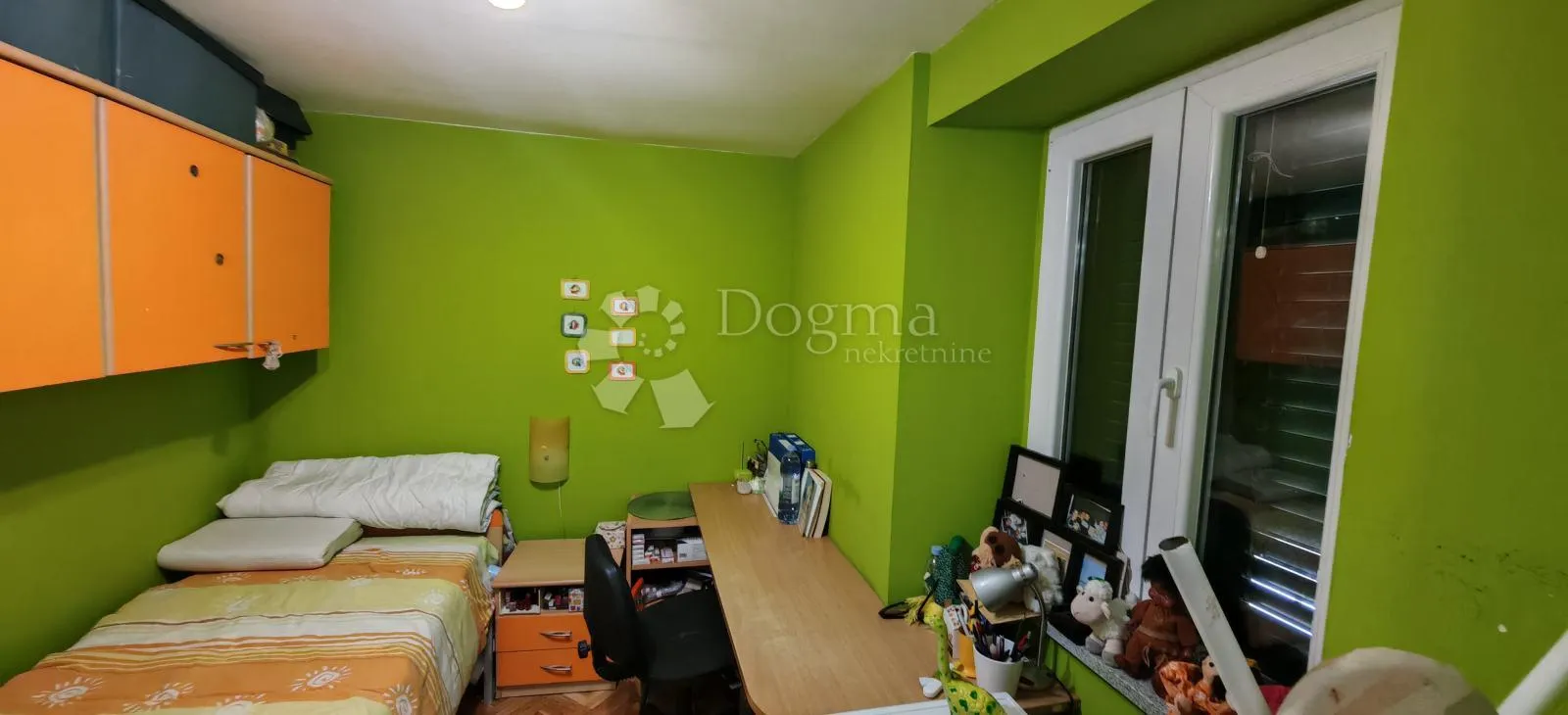 dvosoban stan u strogom centru zadra - slika 6