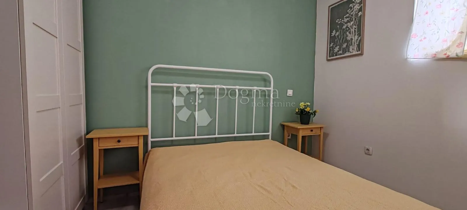 stan u prizemlju sa lijepim dvorištem. supetarska draga - slika 15
