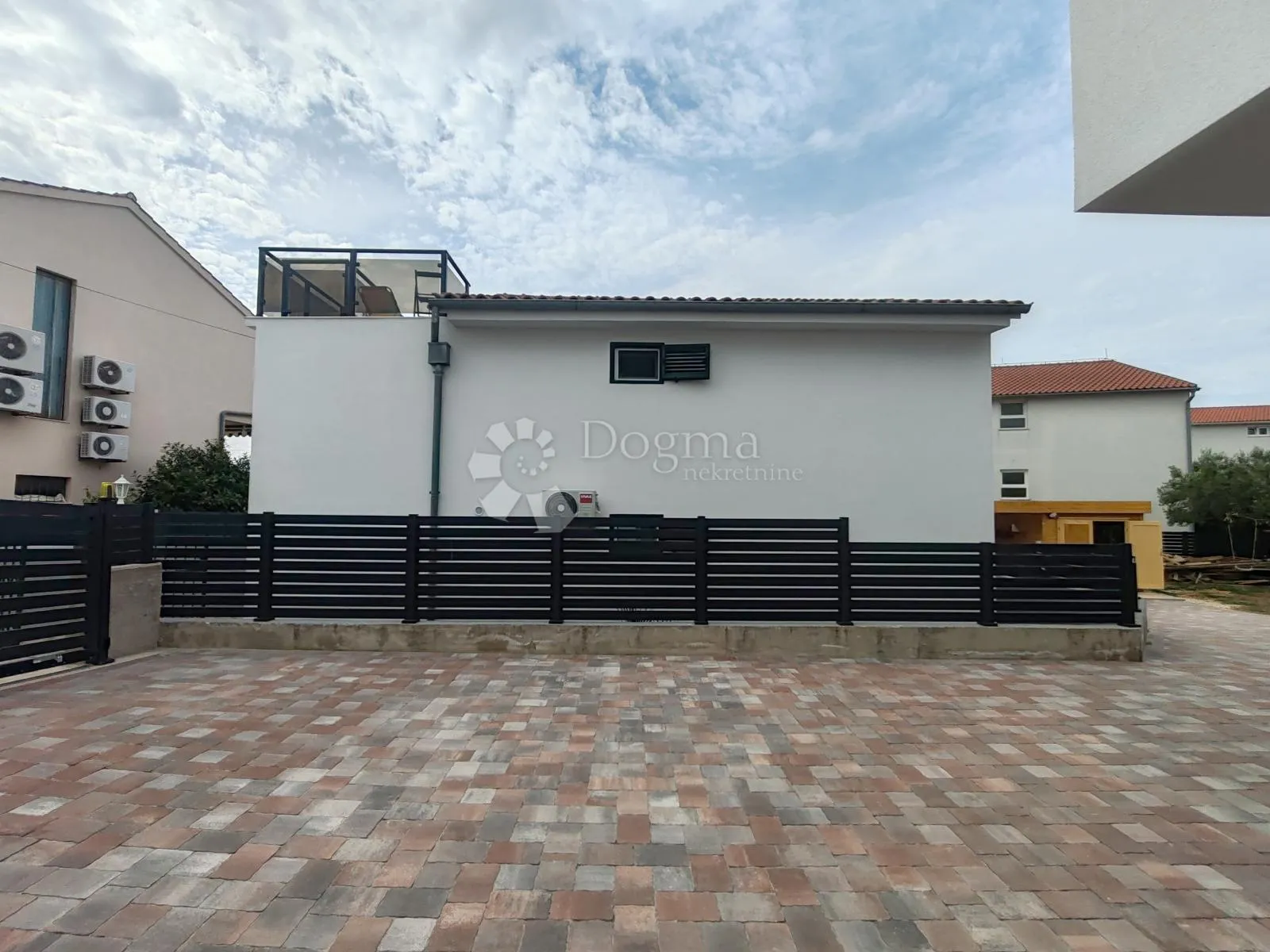 vodice - atraktivan stan u prizemlju - 150 metara od plaže - slika 26