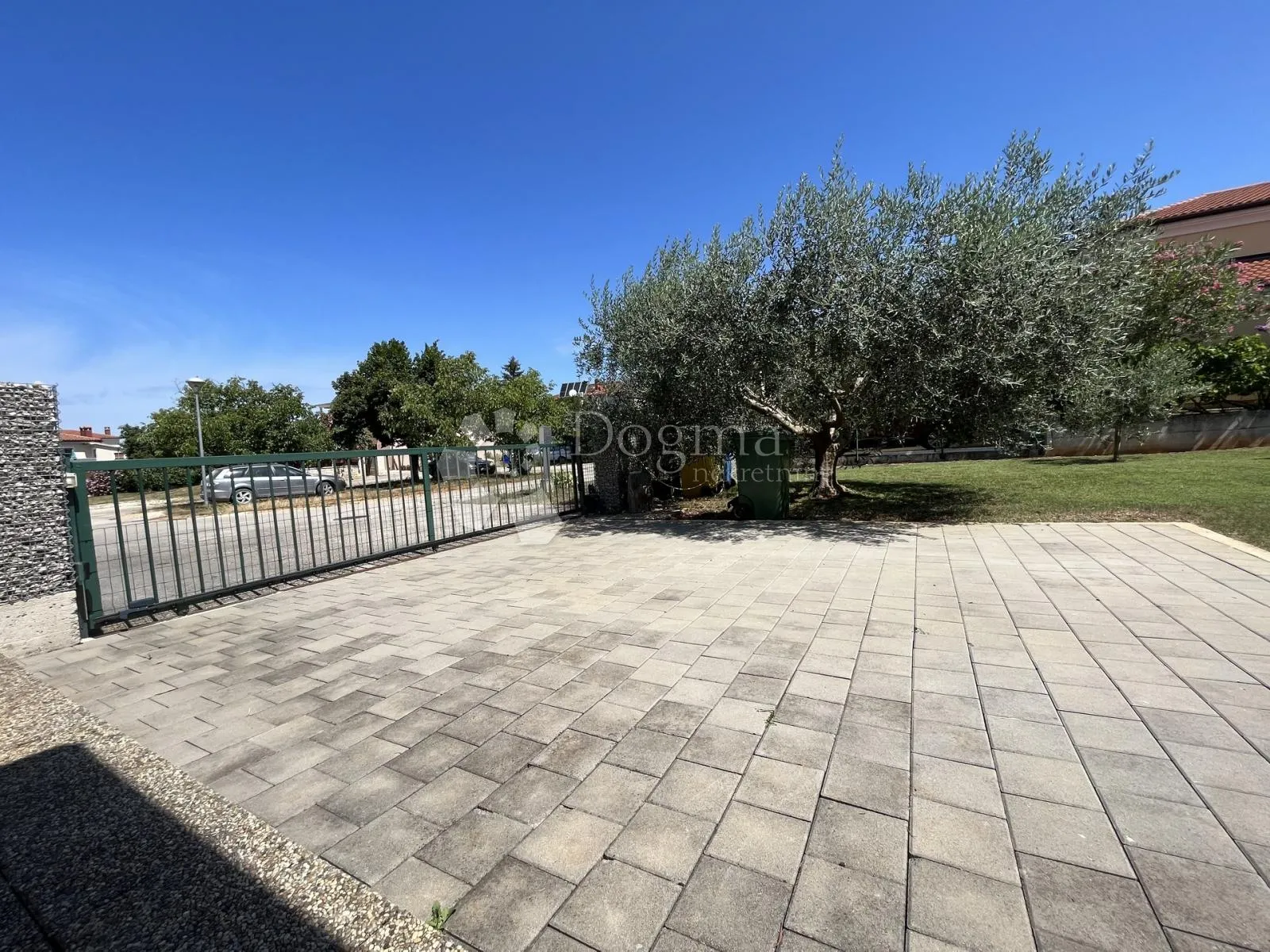 prekrasna villa s bazenom - slika 5