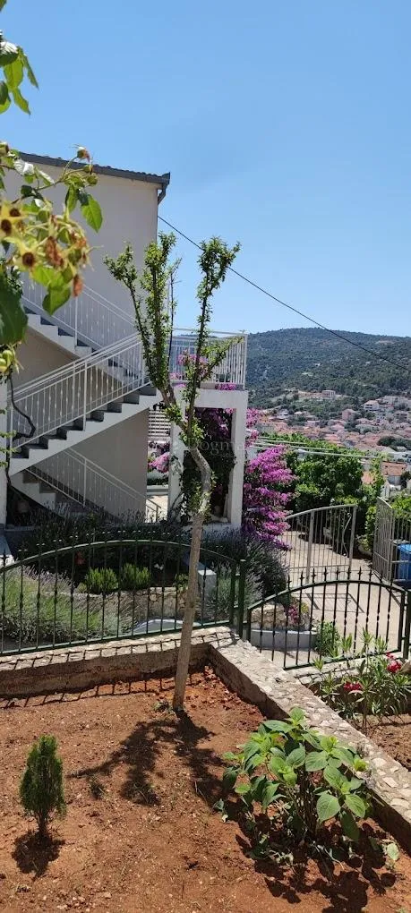 kuća s 4 apartmana - marina - slika 21