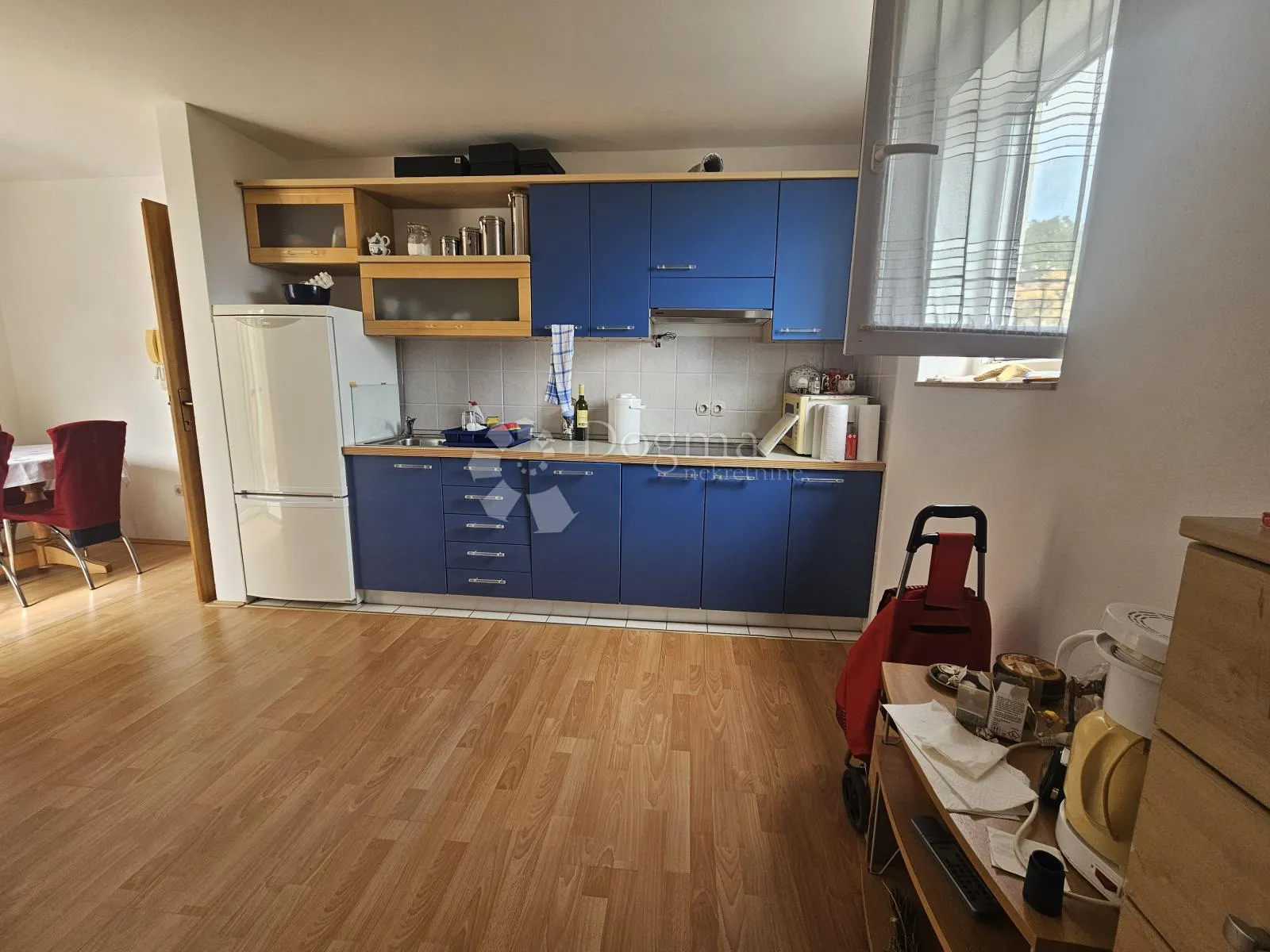 mali apartman s pogledom na more - slika 7