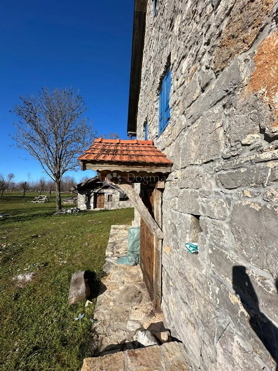 difuzni hotel autohtone kamene kuće 10+1 - slika 34