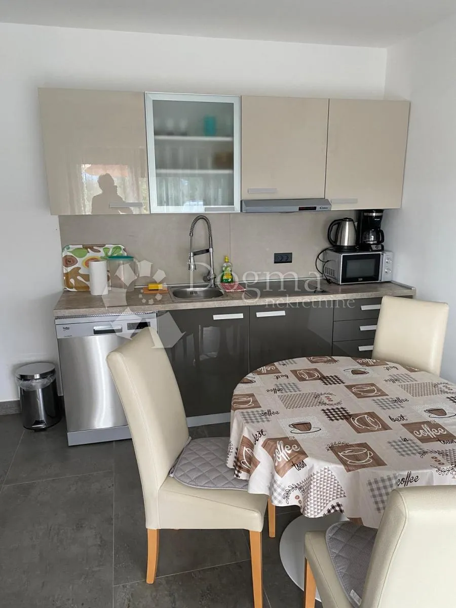 apartman u prizemlju, 2s+db, sa okućnicom i parkingom - slika 2