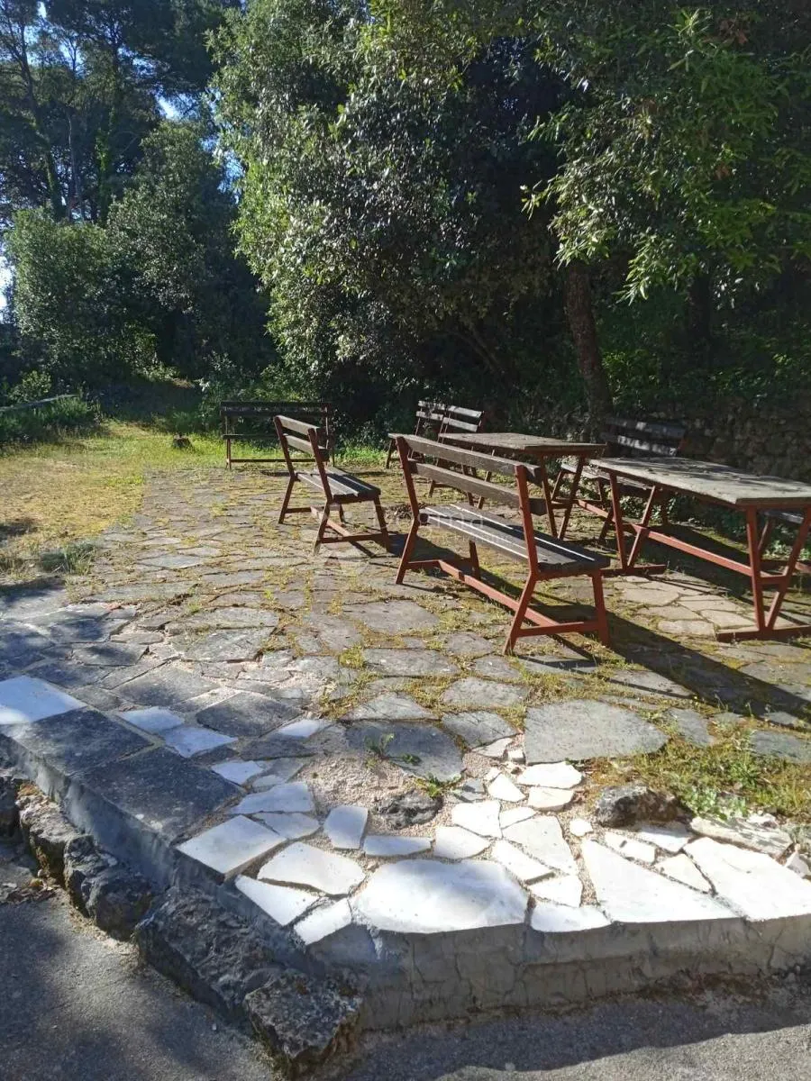 veli iž - investicijska prilika! prostrana kuća idealna za turizam 16 soba (39 ležaja) . - slika 7