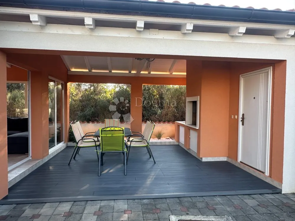 jadrija – stan u dvojnoj kući, samo 70 m od plaže! - slika 9