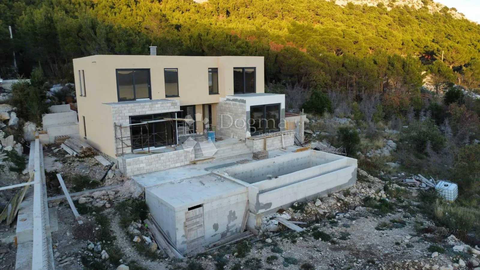 vila s bazenom i prekrasnim pogledom - slika 15