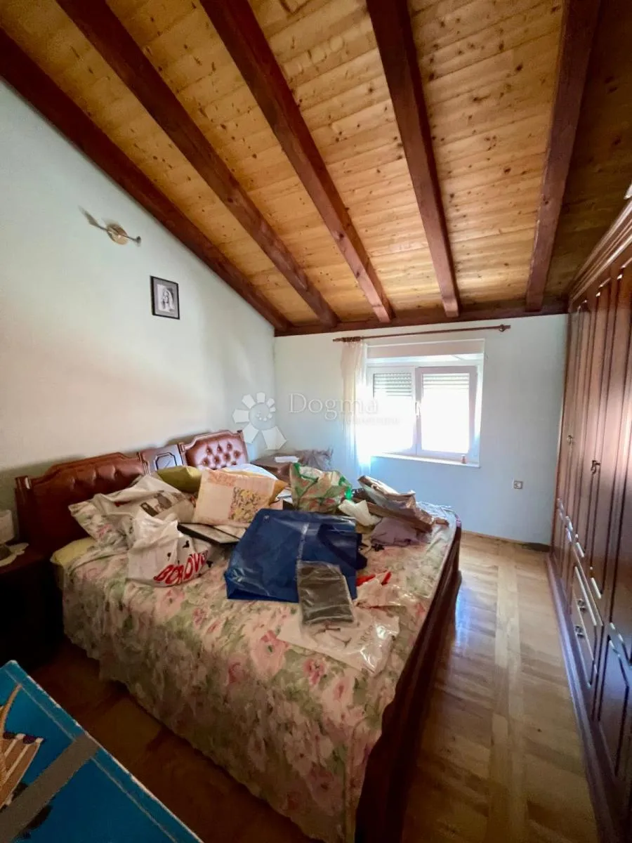 prvi red uz obalu - kuća s 2 stana - slika 21