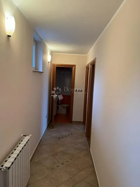 adaptirana kuća u srcu kostrene - idealna za obiteljski život! - slika 17