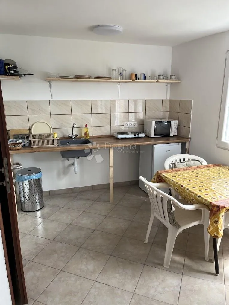 kuća s 4 apartmana - marina - slika 14
