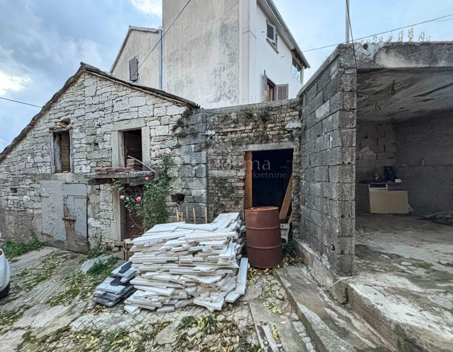 pazin okolica - prekrasna starina za djelomičnu adaptaciju! - slika 10