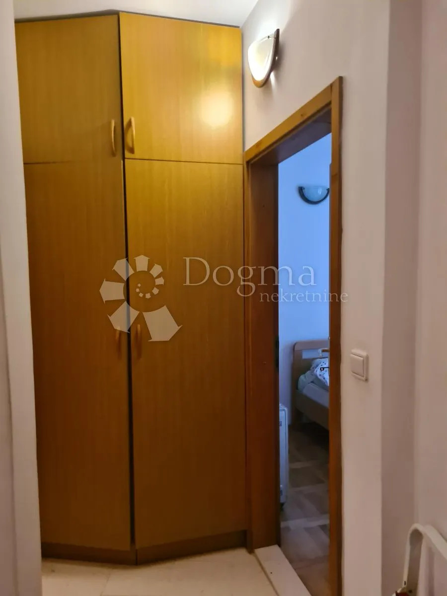 šibenik centar - kamena kuća blizu rive - slika 20