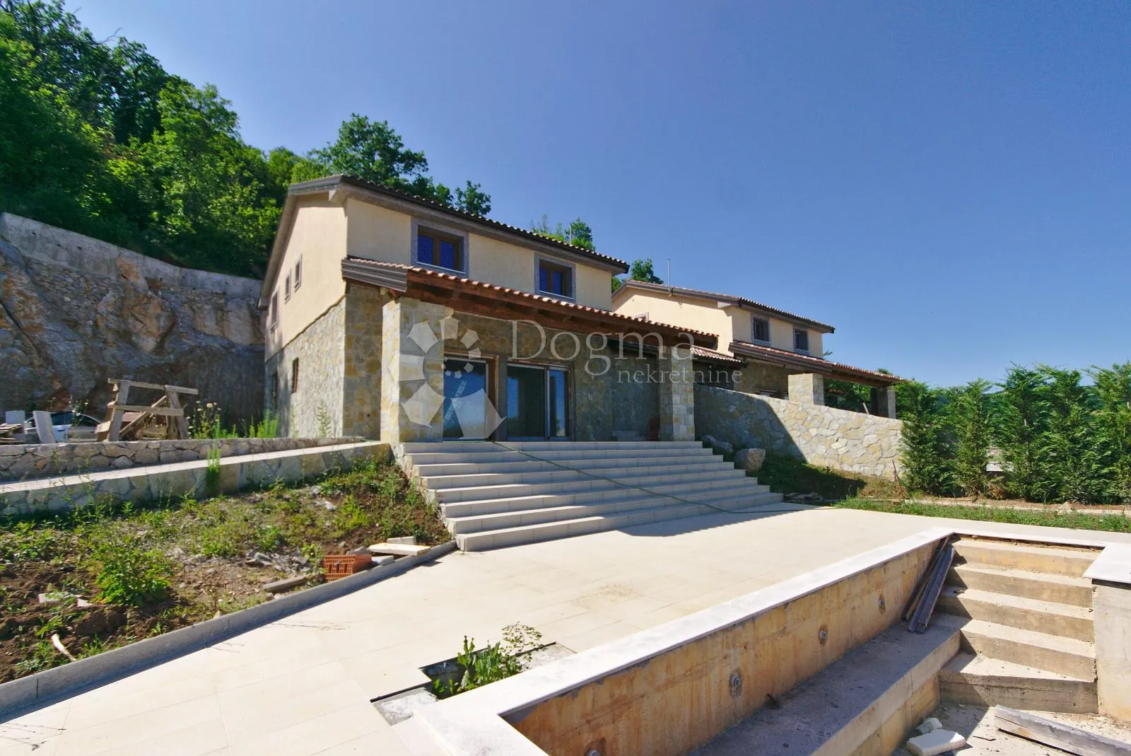opatija, poljane- kuća sa dva dvoetažna stana dva bazena i panoramski pogled! - slika 2