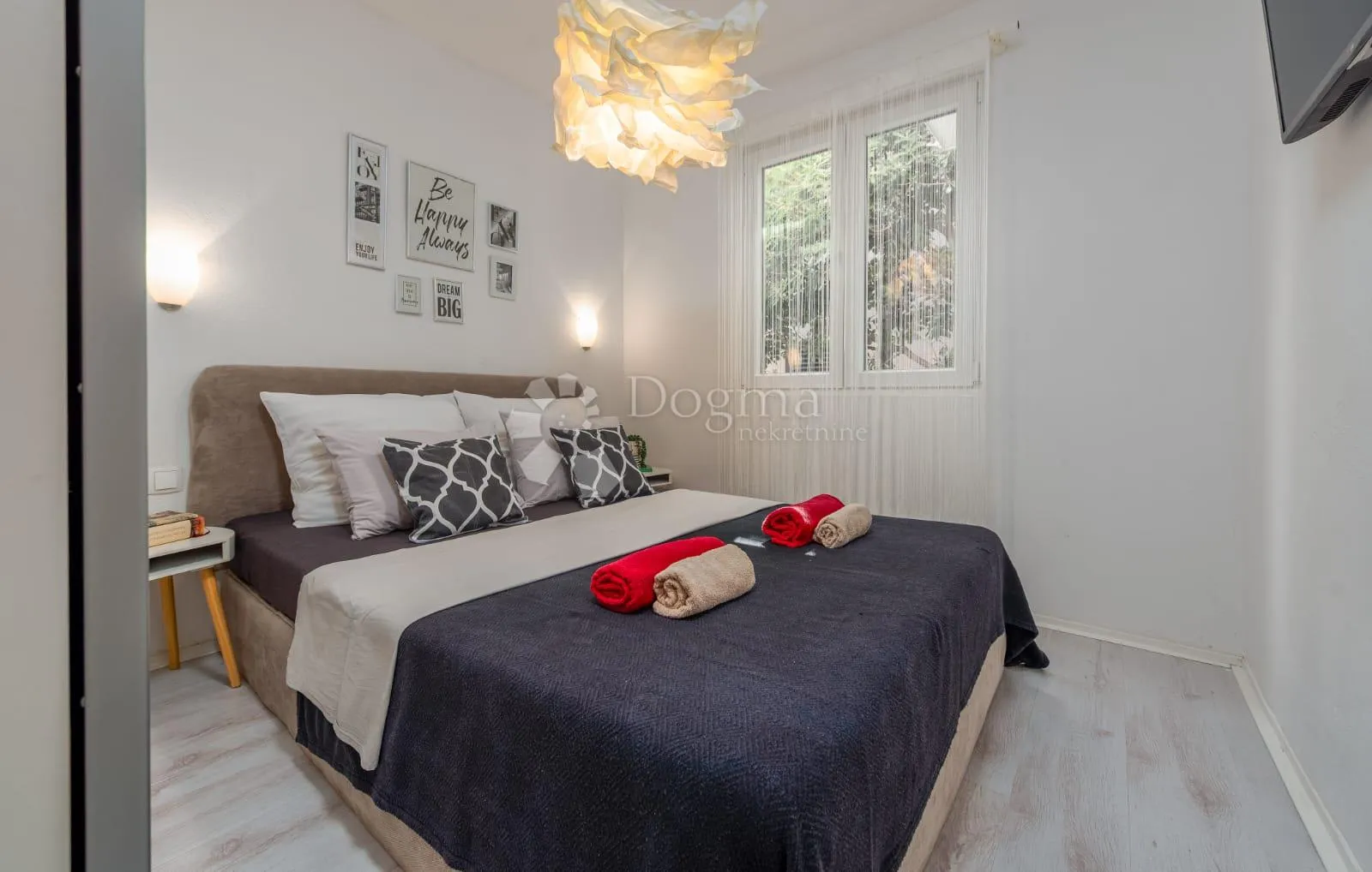 tri apartmana s bazenom - slika 32