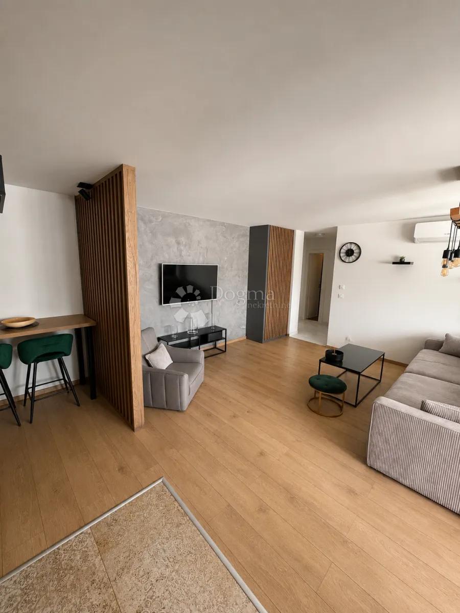 sunčan stan s prekrasnom lođom - 49.10 + 30 m2 - slika 3