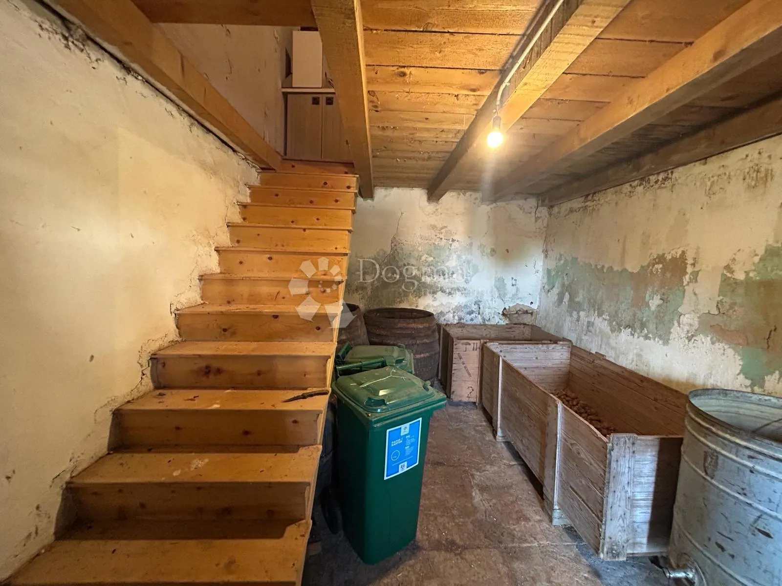 prilika! kuća u nizu za renovaciju s velikom okućnicom - slika 6
