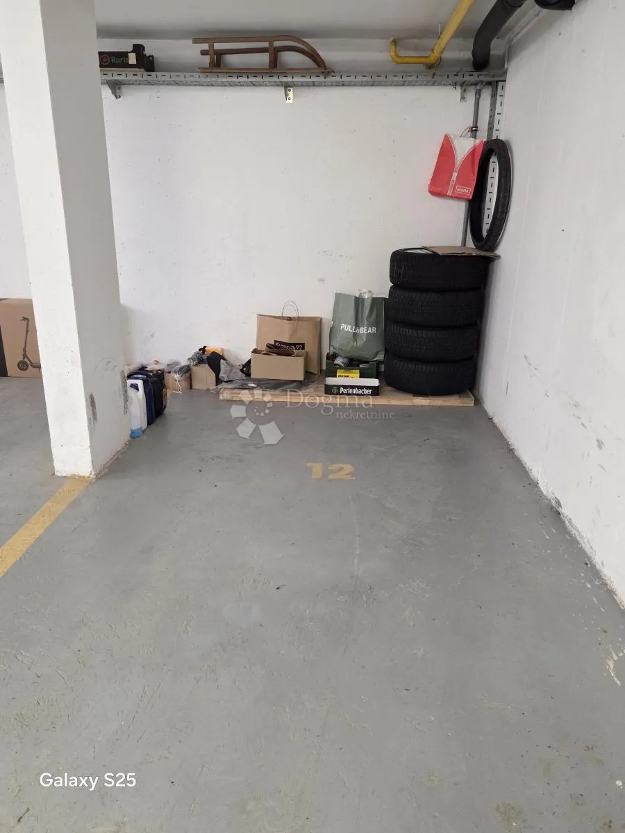 dugo selo garažno parkirno mjesto sa stanom na drugom katu - slika 2
