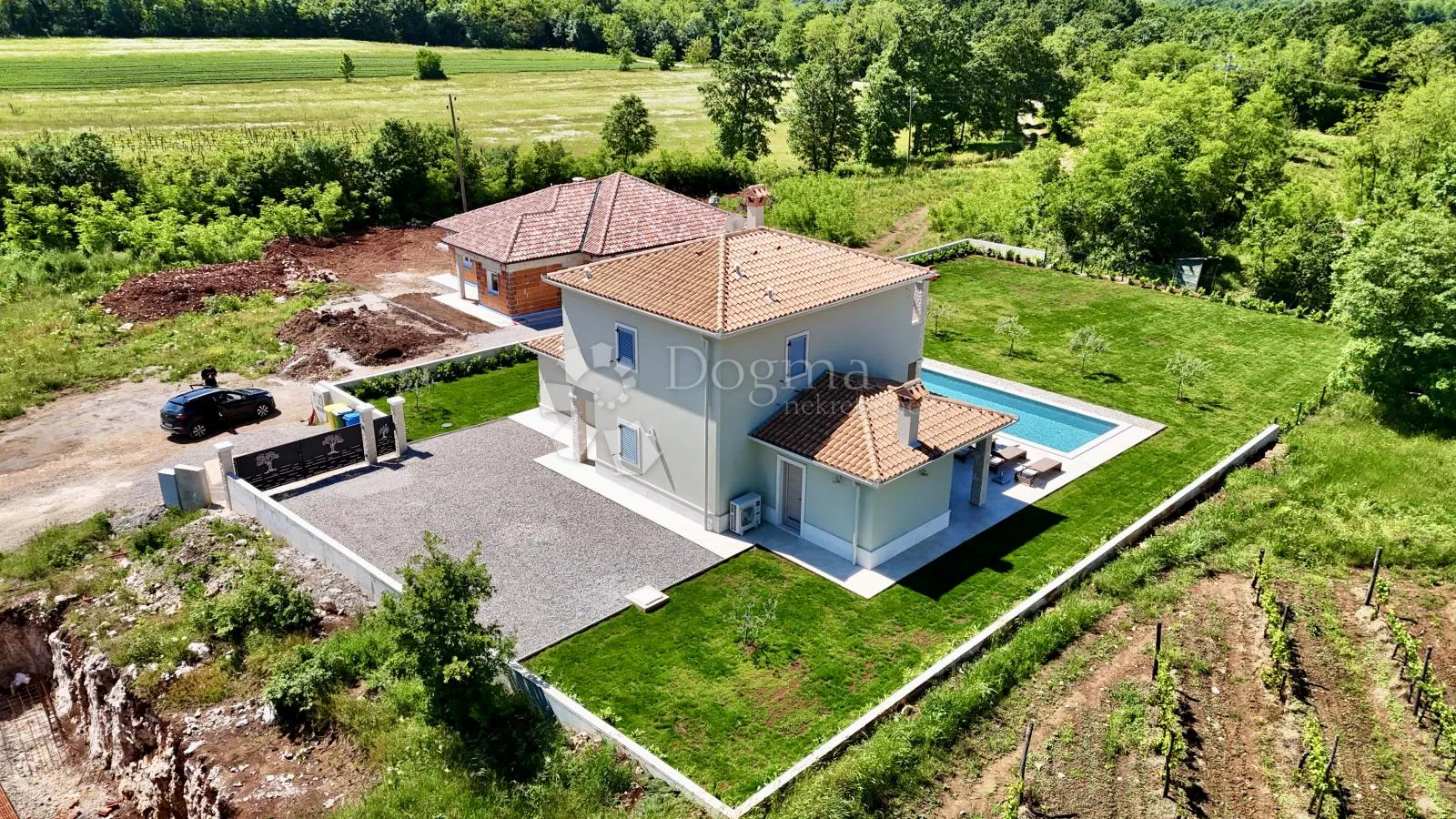 potpuno opremljena villa, na mirnoj lokaciji! - slika 51