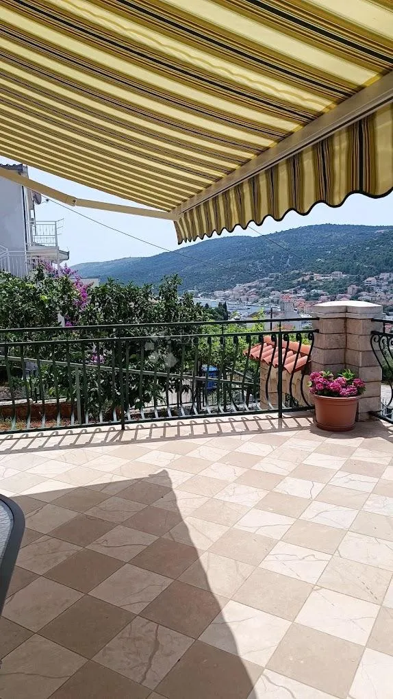 kuća s 4 apartmana - marina - slika 8