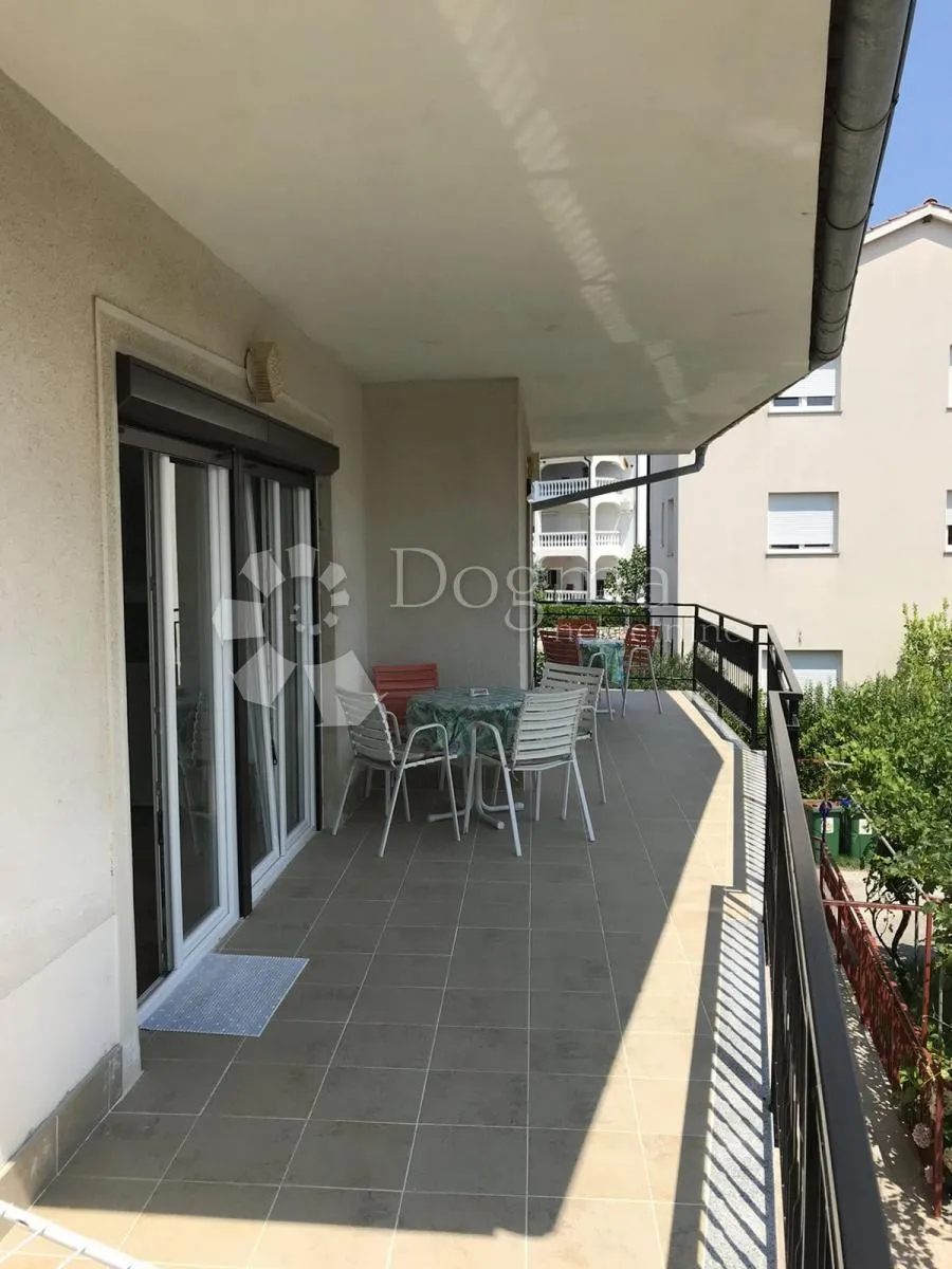 odlična apartmanska kuća u loparu - slika 9