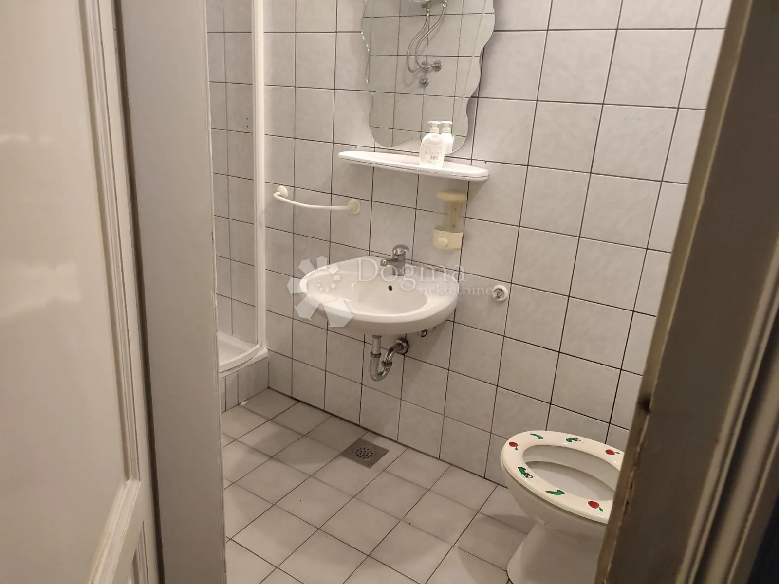 mlaka - odličan stan za život ili investiciju - slika 28