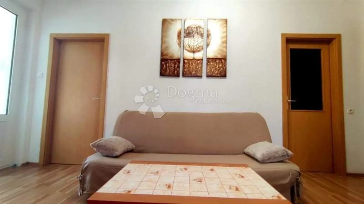 dvosoban stan 200m od plaže - slika 6