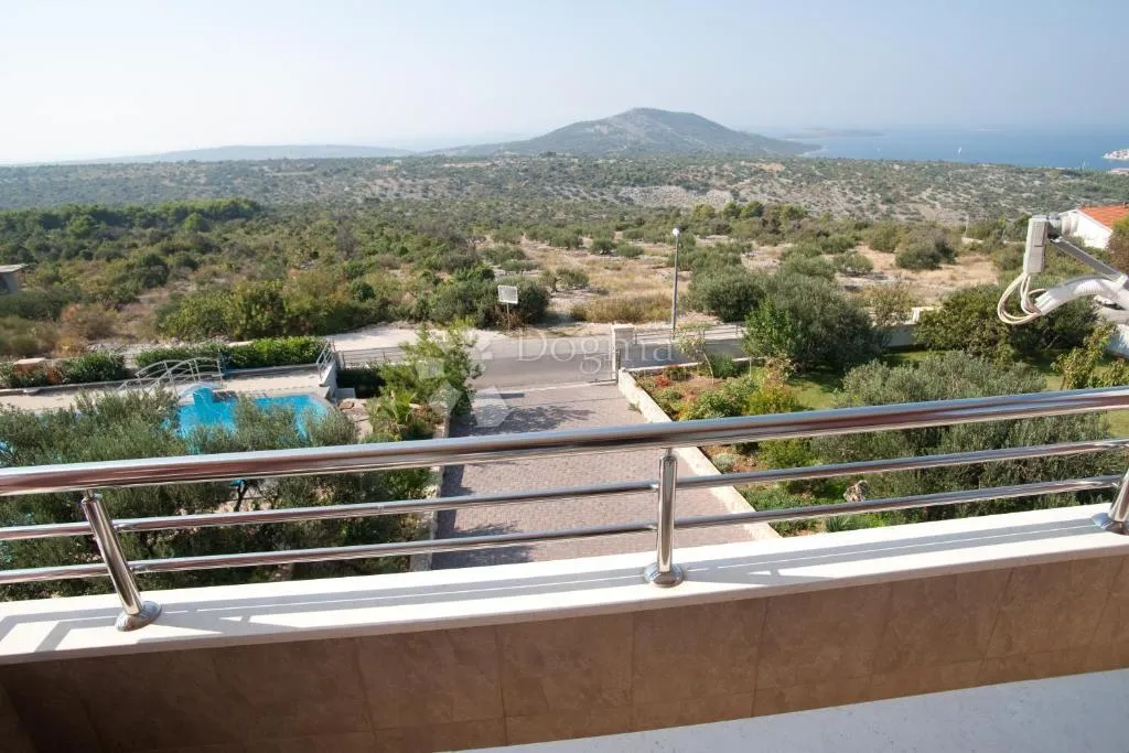 prodaje se – vila s neprocjenjivim pogledom na more, otoke i primošten - slika 26