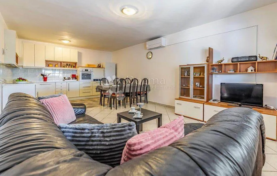 medulin, kuća sa dva apartmana na mirnoj lokaciji - slika 4