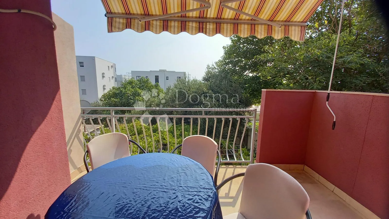 apartmanska kuća sa velikom okućnicom - slika 18