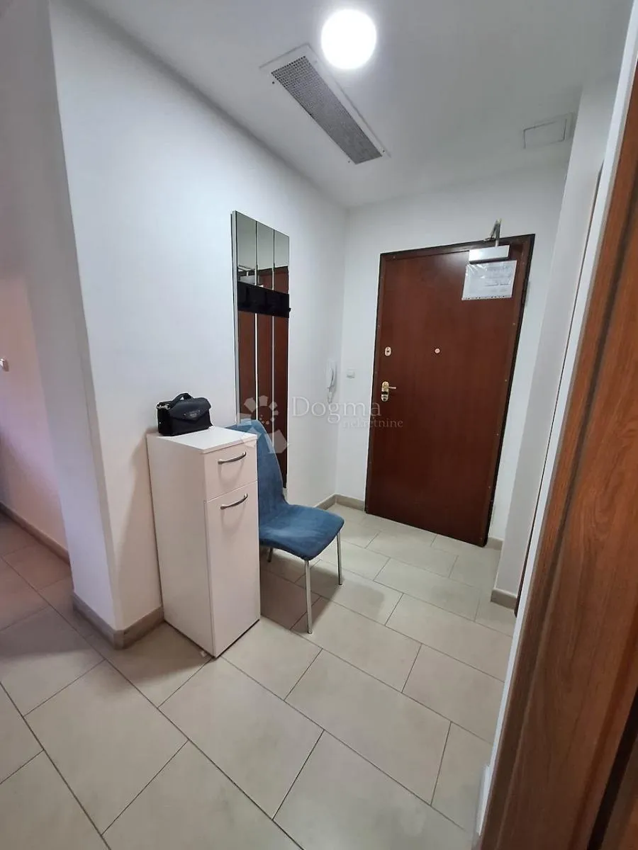 rijetka prilika – luksuzni stan u prestižnom kompleksu uz obalu - slika 6