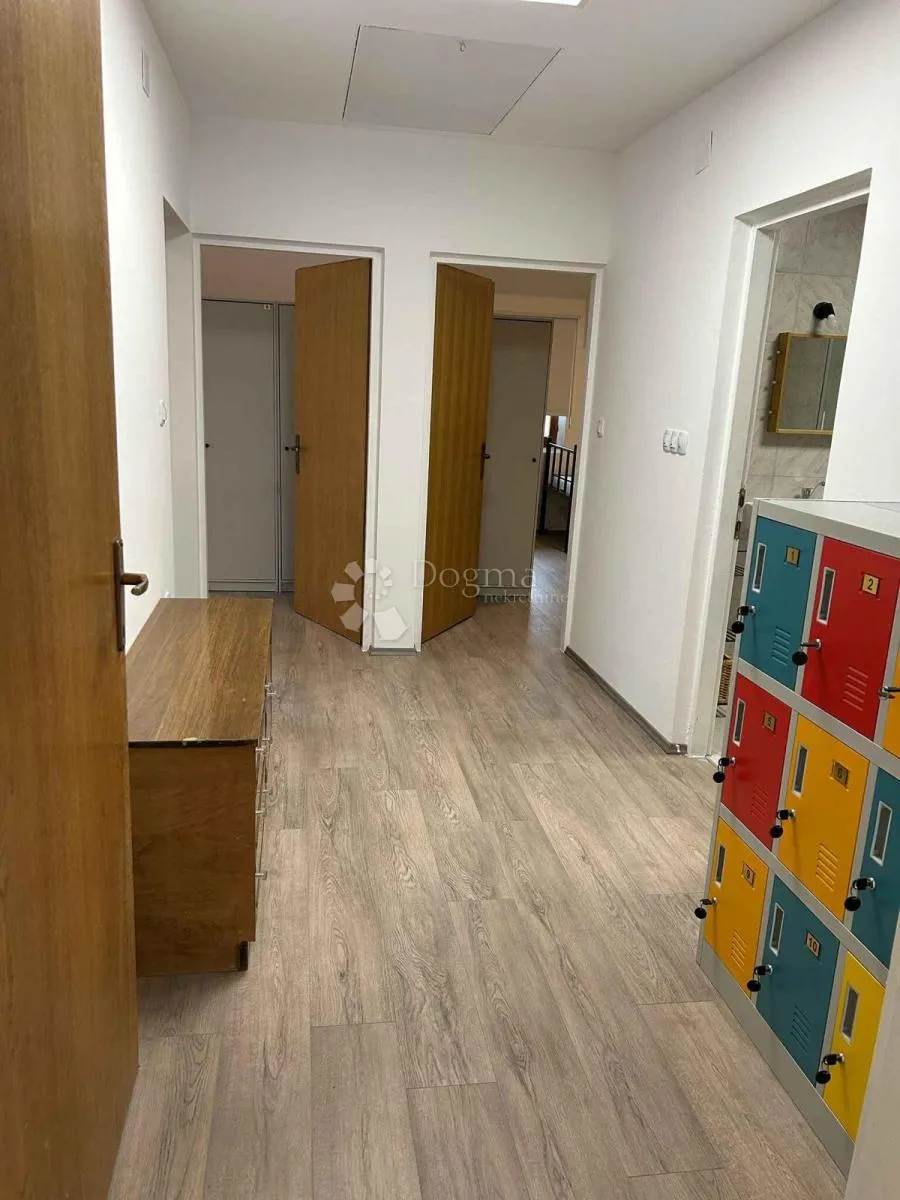 kuća za najam pogodna za 12 radnika - slika 6
