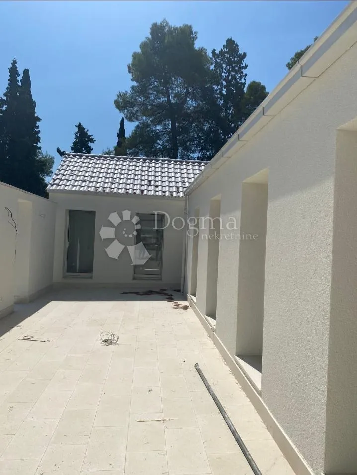 drugačija vila s bazenom, brač, bobovišća - slika 5