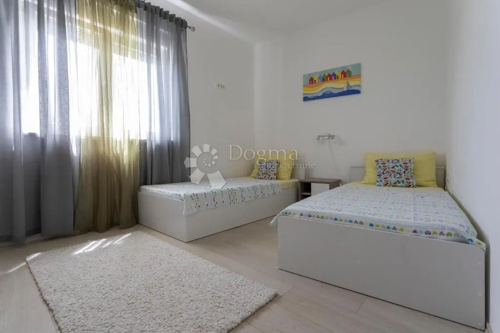 apartman sa bazenom u zatonu - slika 5