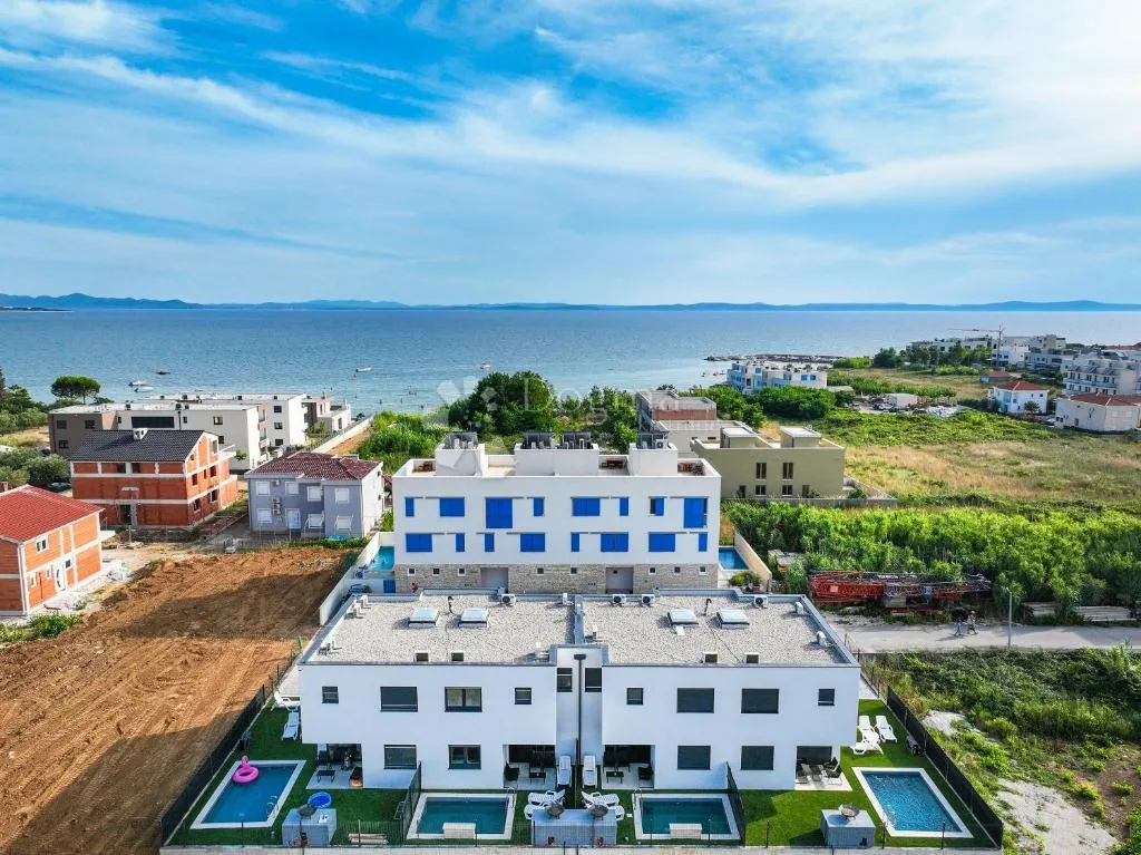 Luksuzna dvojna kuća s bazenom – Privlaka, 150 m od mora S2