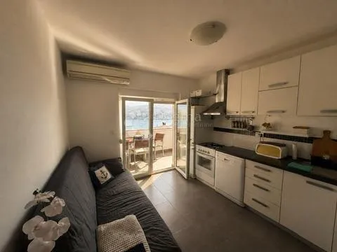 pag – apartman s pogledom na more i velikom terasom - slika 10