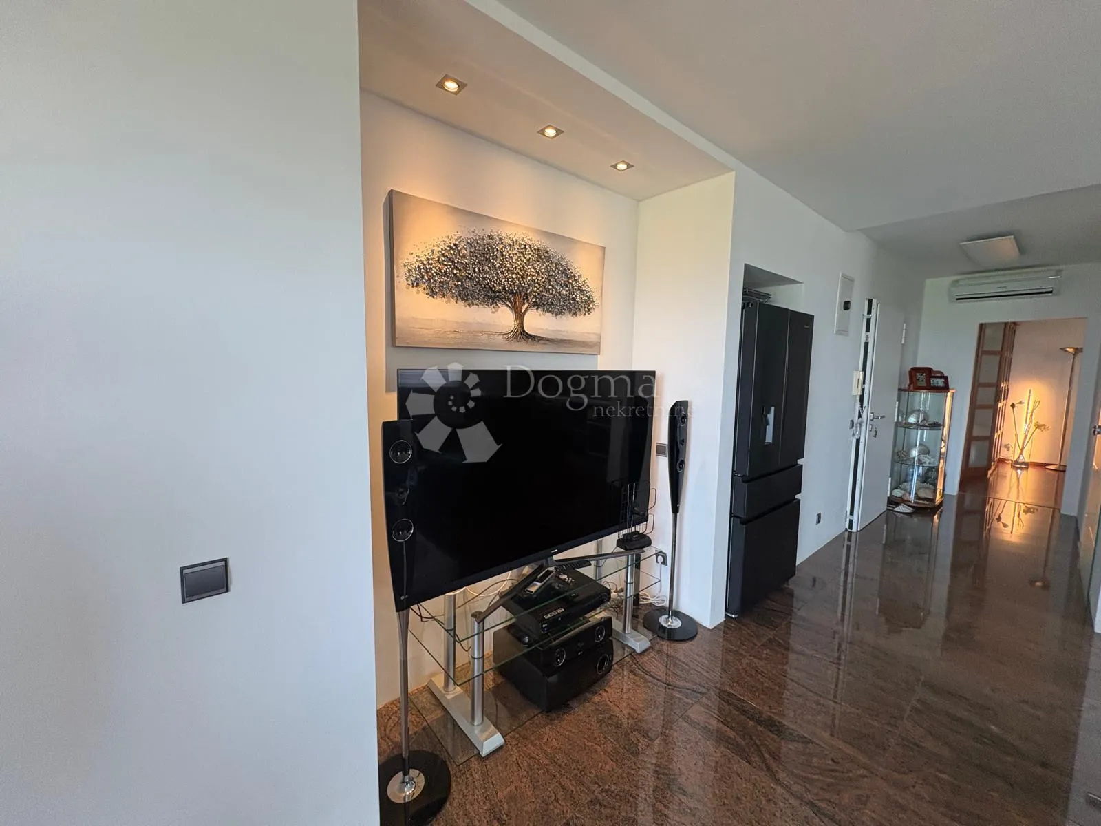 eskluzivan apartman, 70 m od mora sa panoramskim pogledom i vrtom - slika 11