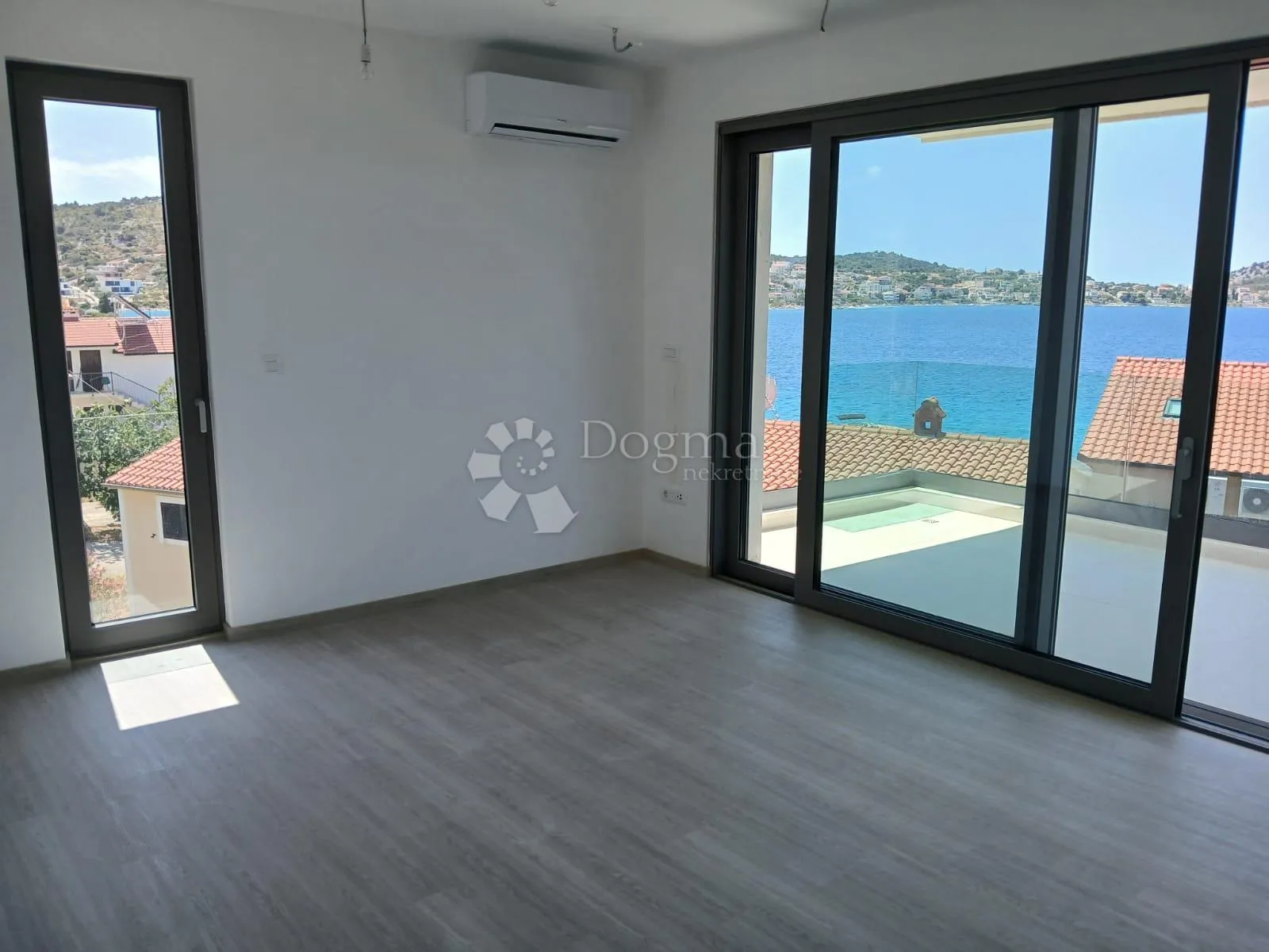 luksuzni apartman uz more b4 - slika 12