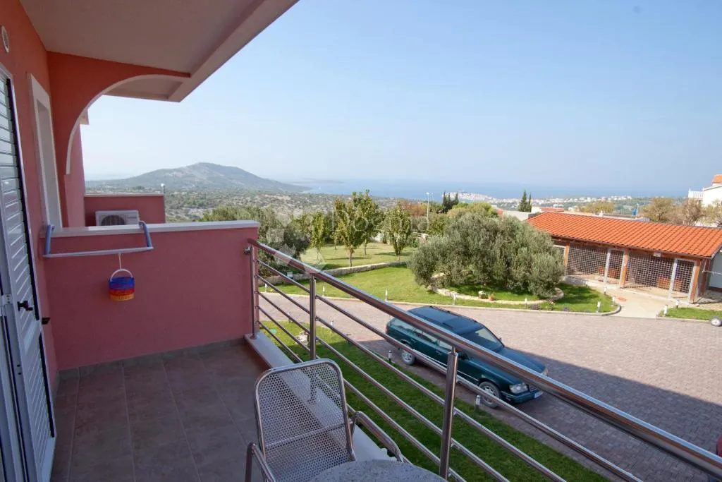 prodaje se – vila s neprocjenjivim pogledom na more, otoke i primošten - slika 24