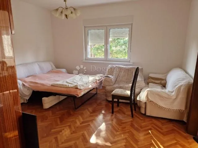 jako velika parcela sa dvije kuće - slika 2