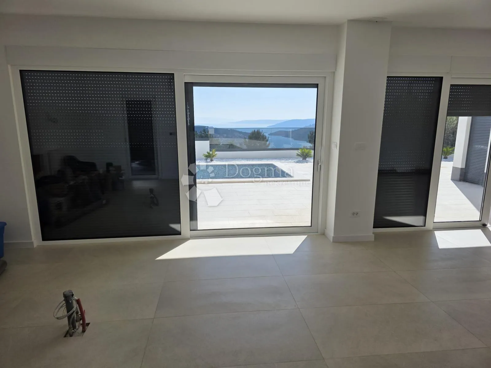 vinišće- top prilika!!! moderna villa s pogledom na more - slika 8