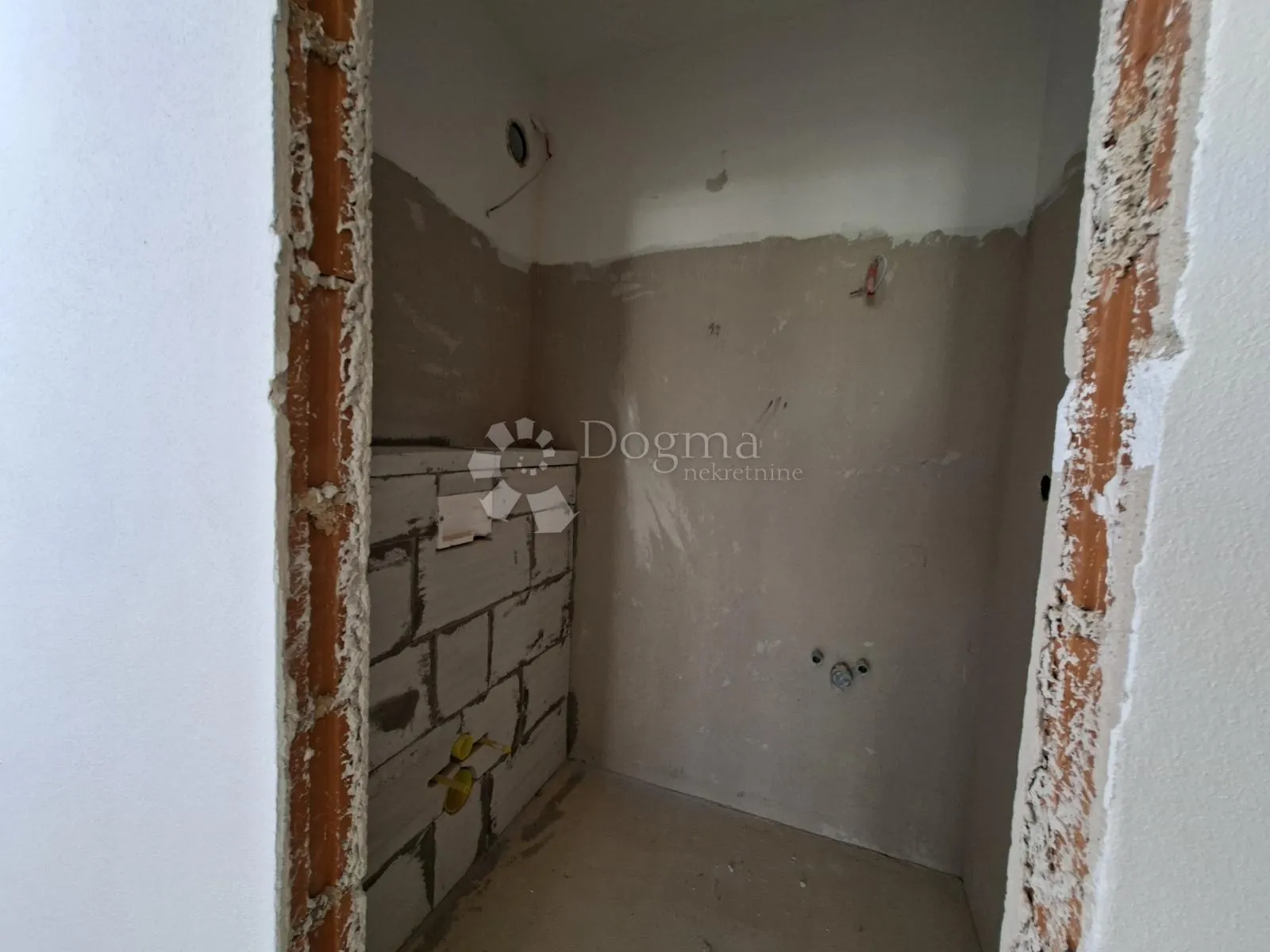 dvoetažni apartman sa bazenom - slika 12