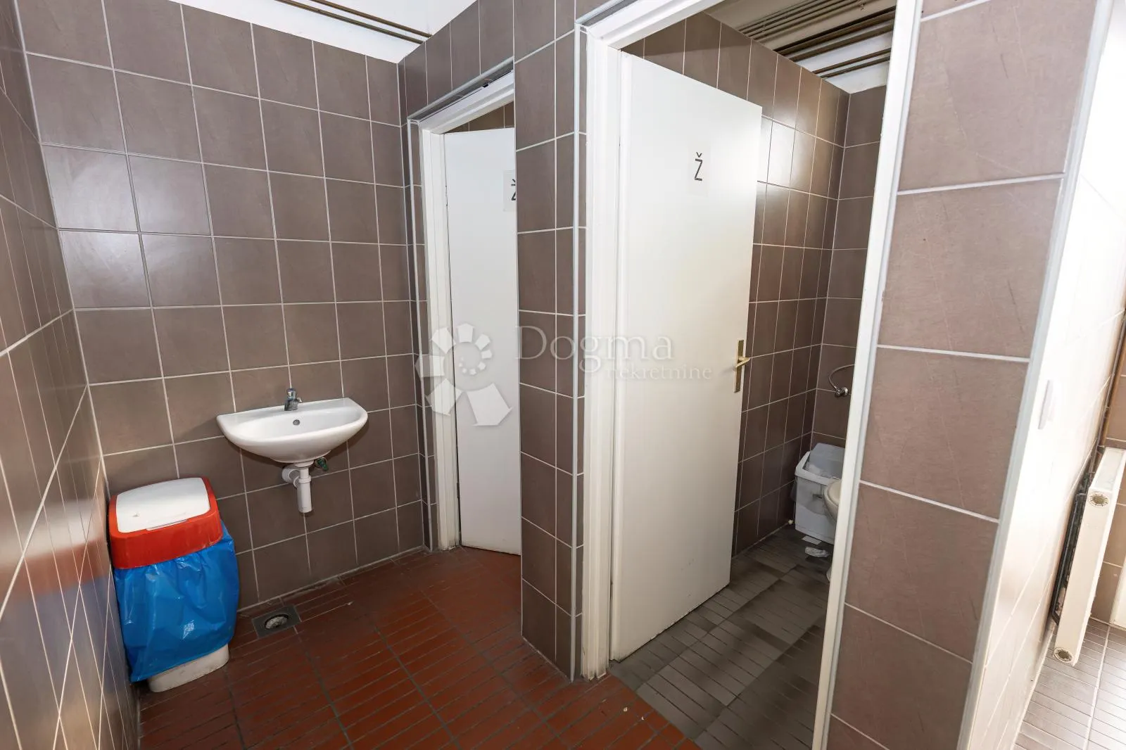 prodaje se poslovna zgrada – 1572 m² + dvorište 1236 m² - slika 14